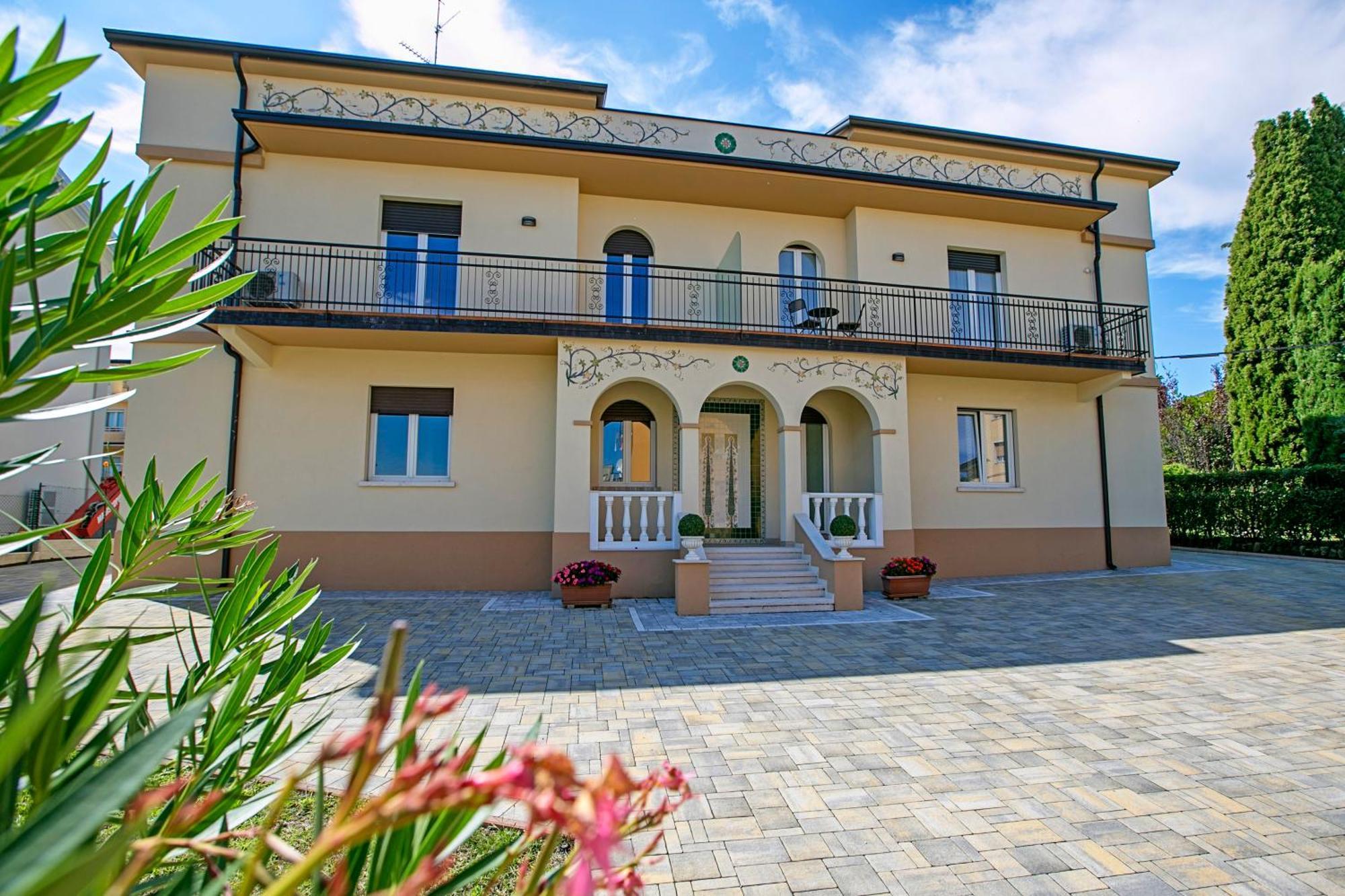 Villa Mimosa - Appartamento 2 - Happy Rentals Дезенцано-дель-Гарда Екстер'єр фото